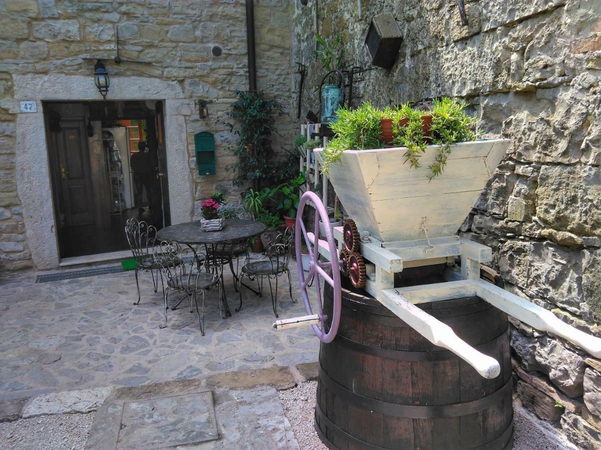 Al Merlo Olivo, Rural Istrian House Buje Exterior foto